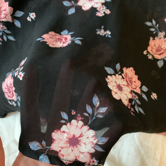 Mesh cold shoulder top - Picture 2 of 3